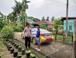 Sambangi Wilayah Binaan, Kanit Binmas Polsek Barebbo Dorong Warga Manfaatkan Lahan Pekarangan
