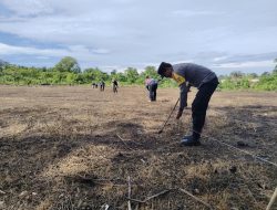 Polisi Penggerak Ketahanan Pangan, Pak Bhabin Ikut Serta Menanam Jagung Besama Warga Binaan