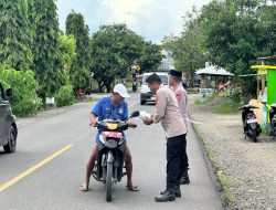 Ramadhan Mubarak, Polsek Dua Boccoe Polres Bone Berbagi Takjil