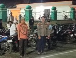 Beri Rasa Aman, Polsek Awangpone Pengamanan Shalat Isya dan Tarawih di Masjid Darul Muttaqin