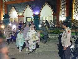 Ciptakan Rasa Aman, Polsek Awangpone Aktif Jaga Ketertiban Shalat Tarawih di Desa Lappo Ase