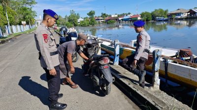 Temui Nelayan, PersonEl Satpolairud Polres Bone Sampaikan Himbauan Ini