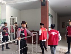Pengawalan Tahanan Pengadilan Negeri Watampone, Personel Sat Samapta Perketat Pengamanan di Ruang Sidang