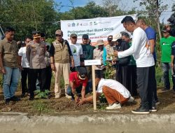Kapolsek Awangpone Tanam Pohon Serentak Se-Sulsel Dalam Rangka Peringatan Hari Bumi 2025 di Macope