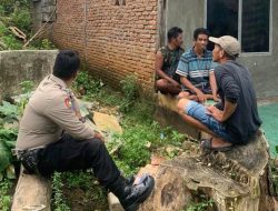 Tak Kenal Hari Libur, Bhabinkamtibmas Polsek Amali Sambang Desa Jaga Kamtibmas Kondusif