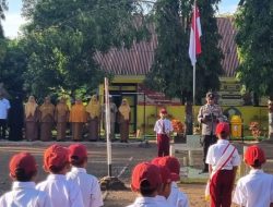 KaSPK Polsek Libureng Pimpin Upacara di SD Inpres 6/75 Tanabatue, Tanamkan Nilai Disiplin Sejak Dini