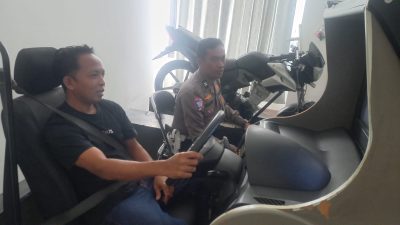Satlantas Polres Bone Uji Pemohon SIM