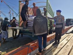 Personel Satpolairud Polres Bone Pantau Aktivitas Kru Kapal Barang dan Berikan Himbauan Ini