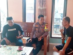 Bhabinkamtibmas Sambangi Warga Terkait Aduan Ternak Sapi yang Mengganggu