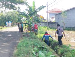 Bhabinkamtibmas dan Warga Desa Apala Gelar Kerja Bakti Bersihkan Saluran Irigasi