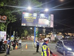 Satlantas Polres Bone Kawal dan Pengamanan Pemberangkatan Calon Jemaah Haji