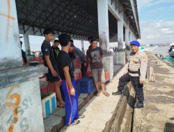 Meminimalisir Ganguang Kamtibmas, Satpolairud Polres Bone Pantau Aktivitas Nelayan