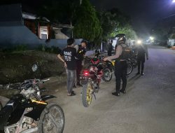 Antidipasi Kejahatan Jalanan, Samapta Polres Bone Sampaikan ini kepada Pemuda yang Nongkrong di Pinggir Jalan