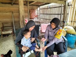 Sambang di Desa Binaan, Bhabinkamtibmas Minta Warganya Laporkan Setiap Menemukan Masalah di Desa