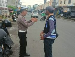 Jaga Kamseltibcar Lantas, Satlantas Polres Bone Edukasi Petugas Parkir dan Pengguna Jalan