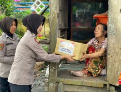 Pedulian Terhadap Warga Lanjut Usia, Polres Bone Gelar “Jumat Berbagi” di Tanete Riattang