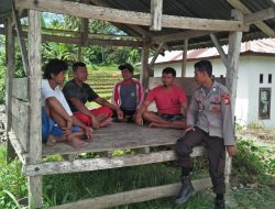Laksanakan Patroli Rutin, Bhabinkamtibmas Polsek Salomekko Ajak Warga Menjaga Kamtibmas