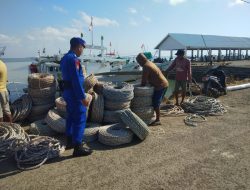 Pantau Aktivitas Masyarakat di PPI Lonrae, Satpolairu Polres Bone Berikan Himbauan Kamtibmas Perairan