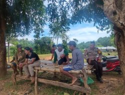 Sambangi Warga, Bhabinkamtibmas Polsek Salomekko Sampaikan Ini