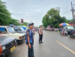 Polsek Awangpone Laksanakan Pengaturan Arus Lalin di Depan Pasar Pacing Jelang Idul Adha 2025