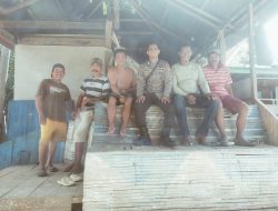 Bhabinkamtibmas Polsek Awangpone Laksanakan Pembinaan Satkamling di Desa Bulumpare