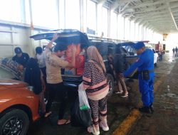 Satpolairud Polres Bone Lakukan Pengamanan Aktivitas Penyeberangan Agar Tertib dan Lancar