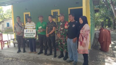 Baznas Bone Resmikan Bedah Rumah, Bhabinkamtibmas Dampingi Warga di Watampone