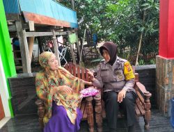 Jaga Kamtibmas di Desa, Aiptu Suhati Berikan Edukasi dan Pembinaan kepada Warga Saat Sambang