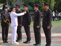 Upacara Hari Bhayangkara ke-79 Polres Bone Berlangsung Meriah, Bupati Bone Bertindak sebagai Inspektur Upacara