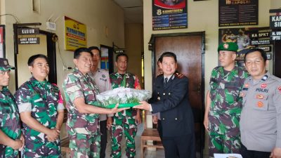 Sinergitas TNI-Polri, Danramil Sibulue Bawa Tumpeng ke Mapolsek Sibulue di HUT Bhayangkara ke-79