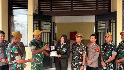 Polsek Lamuru Dapat Kejutan di Hari Bhayangkara dari Koramil Lamuru dan Yon Armed 21/Kawali