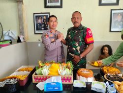 Koramil 18 Kajuara Berikan Kejutan Ucapan Selamat HUT Bhayangkara ke-79 di Polsek Kajuara