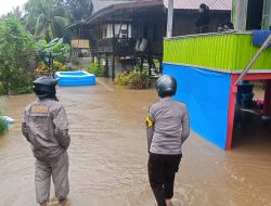 Bhabinkamtibmas Pantau Wilayah Terdampak Banjir, Pastikan Keamanan dan Keselamatan Warga