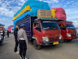 di Rumpdoor Kapal Ferry, Posek Pelabuhan Bajoe Lakukan Pengamanan dan Pelayanan Saat Keberangkatan Kapal