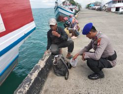 Personel Satpolairud Polres Bone Sapa Pemancing dan Beri Himbauan Kamtibmas