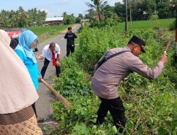 Polsek Cenrana Bersinergi Bersama Warga dan Pemerintah Melaksanakan Kerja Bakti Bersihkan Bahu Jalan