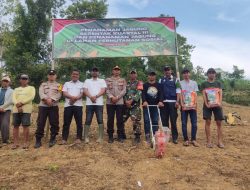 Kapolsek Salomekko Bersama Danramil dan Warga Laksanakan Penanaman Jagung Serentak Kuartal III