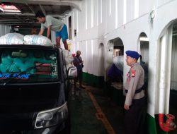 Pastikan Keamanan Aktivitas Penyeberangan Berjalan Lancar, Personel Satpolairud Lakukan Hal Ini