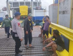 Berikan Pelayanan Kepolisian, Satpolairud Polres Bone Lakukan Hal Ini di Dermaga Penyeberangan Bajoe
