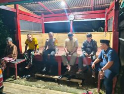 Jalin Keakraban dengan Petugas Siskamling, Bhabinkamtibmas Bripka Ilyas Sampaikan Pesan Kamtibmas ‎