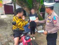 Ops Patuh Hari ke-10, Polantas Bone Edukasi Warga yang Gunakan Sepeda Listrik di Jalan Raya