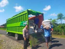 Polsek Awangpone Mengawal Penyaluran Bantuan Pangan periode Juli 2025 di Desa Mallari