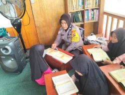 Ketekunan Aiptu Suhati Mengajar Ilmu Agama dan Mengaji Anak-anak di Desa Binaan 
