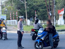 Nekat Bawa Motor ke Sekolah Tanpa Helm, Pelajar Ini Dapat Tindakan Dari Satlantas
