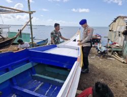 Kunjungi Tempat Pembuatan Kapal Nelayan, Satpolairud Polres Bone Beri Pesan Ini