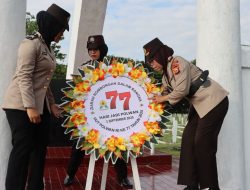 Khidmat, Polwan Polres Bone Ziarah Makam Pahlawan Sambut Hari Jadi ke-77 Polwan RI
