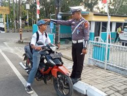 Satlantas Polres Bone Tegur Pengendara Tidak Tertib Lalin
