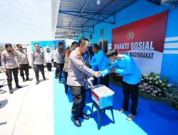 Kapolri Berikan Bansos dan Salurkan Bahan Pangan Murah di Semarang 
