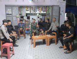 Sinergi TNI–Polri, Polsek Barebbo dan Koramil Patroli Malam Jaga Kamtibmas