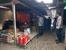 Wakapolsek Awangpone Pimpin Laksanakan Patroli Jalan Kaki di Pasar Paccing